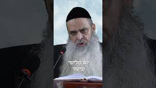 הרב בגילוי אישי למסירות נפש לשיעורים! מרגש! (הרב רפאל זר) - התמונה מוצגת ישירות מתוך אתר האינטרנט יוטיוב. זכויות היוצרים בתמונה שייכות ליוצרה. קישור קרדיט למקור התוכן נמצא בתוך דף הסרטון