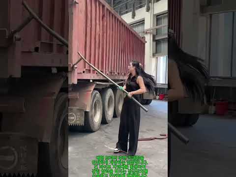 화물차 적재함 문을 안전하게 여는 지렛대 원리 #worker #process #trucklife #unloading #safetyfirst