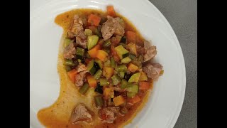 SPEZZATINO DI VITELLO CON VERDURE un secondo piatto completo, semplice da preparare e molto saporito