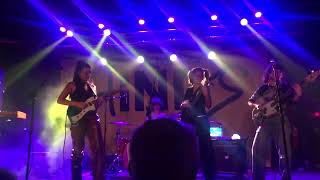 Hinds - Castigadas En El Granero