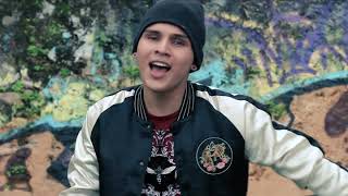 Como Hablarle Music Video