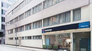 Travelodge London Central Aldgate East | London, United Kingdom | Hotel Review 🛏