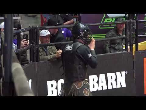 Nick Tetz rides Mr.Winston for 85.75 points (PBR)