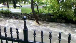 preview picture of video 'Williamsburg, MA - Post Irene flooding next to the Meekins library.'