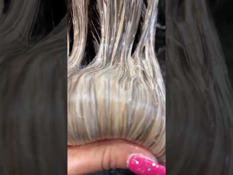 L’Oréal Dia Light Glosses are a fave for me #beautylaunchpad #behindthechair
