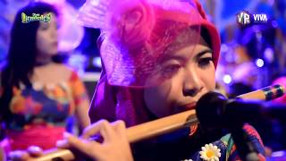 Download lagu SELIMUT BIRU - TIA AGUSTIN NEW KENDEDES LIVE WRINGINANOM GRESIK 2018 mp3