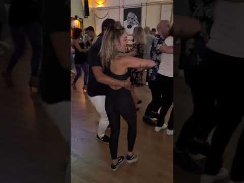 Bachata sensual duisburg | TnT Tira & Tina | Manny Rod - Eazt