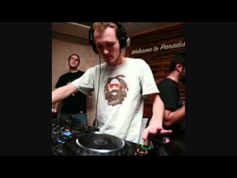 DJ Cut La Vis - Black Cat and Method Twang - Travellin' Hard