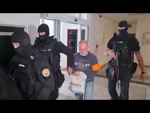 👁️ Ako sa tváril Róbert Lališ alias Kýbel, keď ho predvázali na obnovený súdny proces