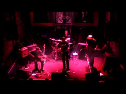 Azazelblue's Earthworms -Bela Lugosi is dead - (live)