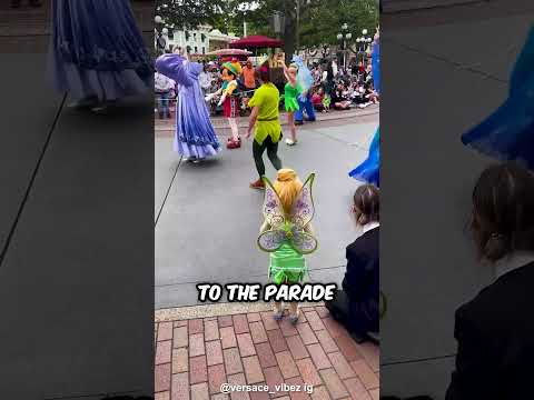 Girl Meets Her Favorite Disney Character at Disneyland ♥️