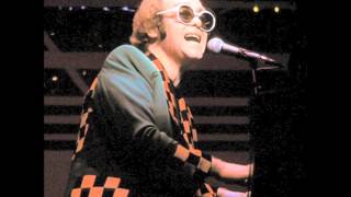 Elton John - Chameleon Live 1975 Wembley