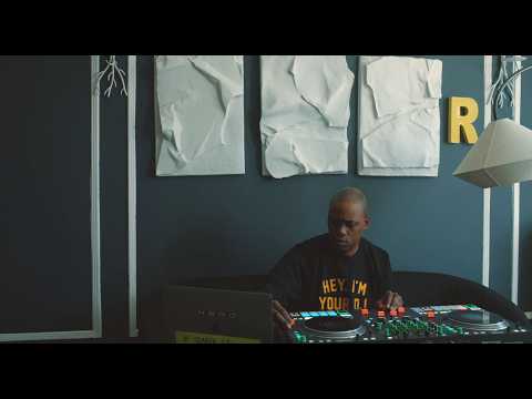 "Transitions Without A Mic" a DJ set for Listeners Who Don't Need All Those Noises and Talking...