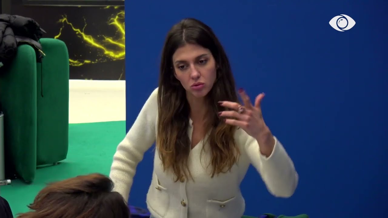 “Babi erdhi më tha jo…”/ Vijon biseda mes Loredanës dhe Vserlos: Budallaqe…