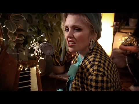 Die Nowak & die Leute aus der Raucherpause - Glühwein (Villa Parnassia Version)