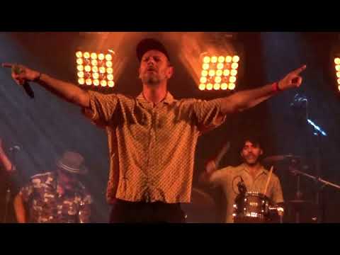 Muyayo Rif on stage at the Glanamundo Worldfestival in Geleen.