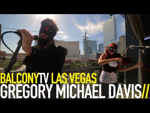 GREGORY MICHAEL DAVIS - STRUM THE AIR (BalconyTV)