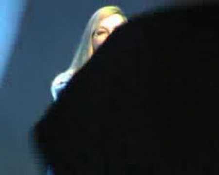 Mary Weiss @ Primavera; "Walkin'In The Sand", 31/05/08