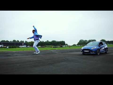 MAN TIGHTROPE WALKS BETWEEN MOVING VEHICLES. YOU WON’T BELIEVE WHAT HAPPENS NEXT