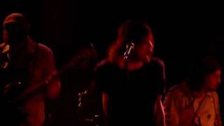 Liars - No Barrier Fun (Live in Paris, 2010).MOV