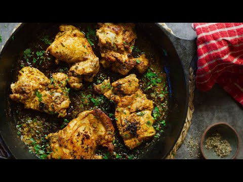 Mediterranean Chicken in a Tangy Lemon, Oil, and Herb Marinade