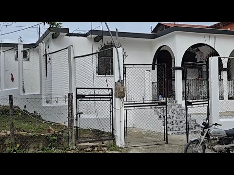 Propiedad en venta ubicada en el centro de Melchor de Mencos, Petén. Doble frente.