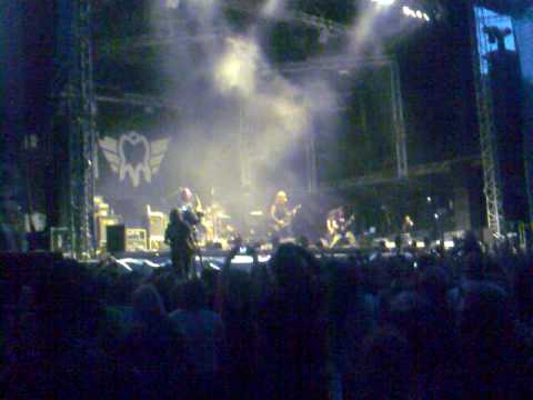 Stam1na maalla merellä ilmassa