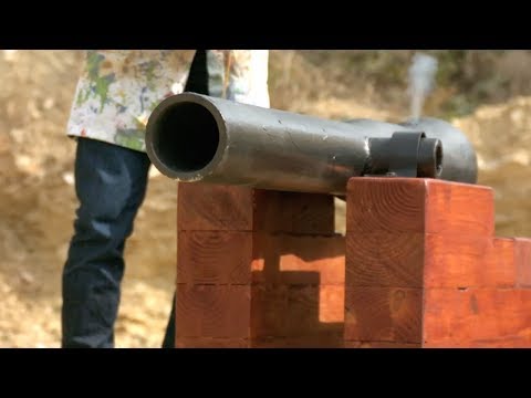 スローモーションで大砲を発射 - スローモーガイズ (Cannon Firing in Slow Motion - The Slow Mo Guys)