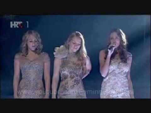 FEMINNEM Singing Lako Je Sve live at Dora 2011