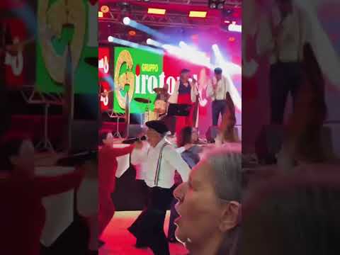Grupo Girotondo de Caxias do Sul animando o Festival da Farinha de Milho em São Domingos do Sul