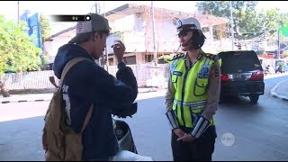 Download lagu Kelakuan Pengendara Pria Godain Bripda Anggun Kalau Ditilang - 86 mp3