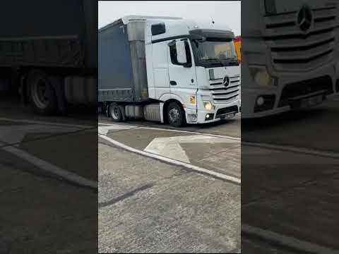 Rolnicy cały czas we Francji blokują brogi