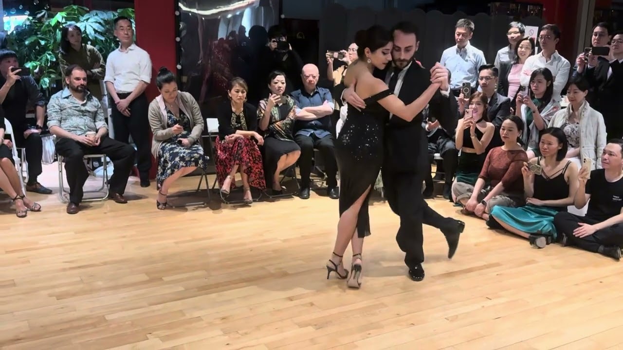 Video thumbnail for Gianpiero y Lorena 2025 Hong Kong 1/4