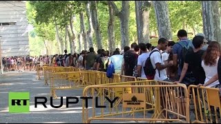 Spain: Game of Thrones fans wait in 1 km casting queue