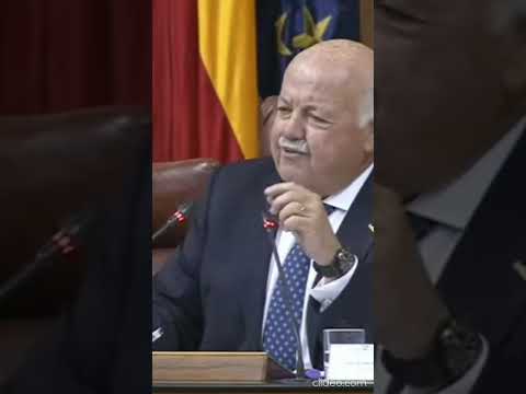 Aguirre lo vuelve a hacer: Viral con su cante por sevillanas en el Parlamento andaluz 