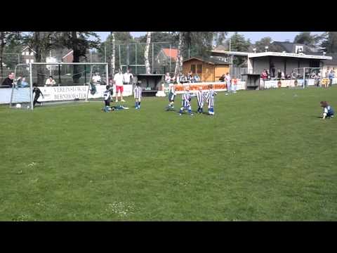 Tor Leonidas - FCI G Jugend bei Friedrichsdorf 21. Mai 11