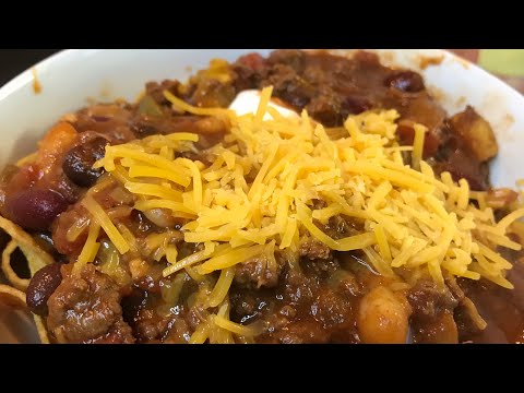 OLD SCHOOL HEARTY CHILI WITH BEANS (SUPER BOWL MENU...