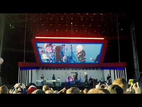 FOO FIGHTERS ft. Michael Monroe - The Pretender - Rock The Beach 2017 (Awesome Harmonica Jam)