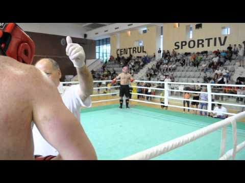 C.N. kickboxing 2015 - categ. +95 kg semifinala- repriza 2 ko - Dan Bradea