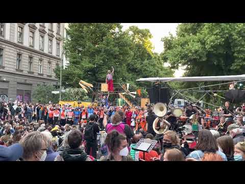 „Wem gehört Lauratibor ?“ Dritter Akt 22.4 DIE VEREINIGUNG