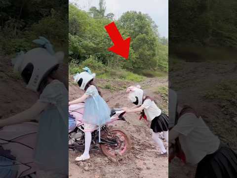 The girl decided to learn to ride a motorcycle by herself.#shorts
