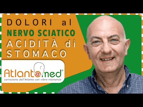 Eruzioni pustolose sulle articolazioni Il tutore sul polso quando i suoi vestiti