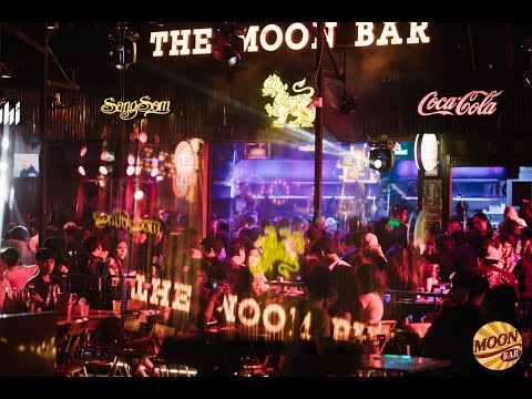 ไม่บอกเธอ - Bedroom Audio (LIVE AT THE MOON BAR)