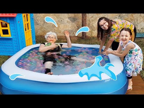 Büyükannem Havuza Düştü!! - For Kid Swimming Pool and Kids - Funny Oyuncak Avı Öykü