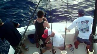 preview picture of video 'DOLPHIN FISHING FLORIDA KEYS MEMORIAL DAY 2012 ON THE SOZ CHARTER'