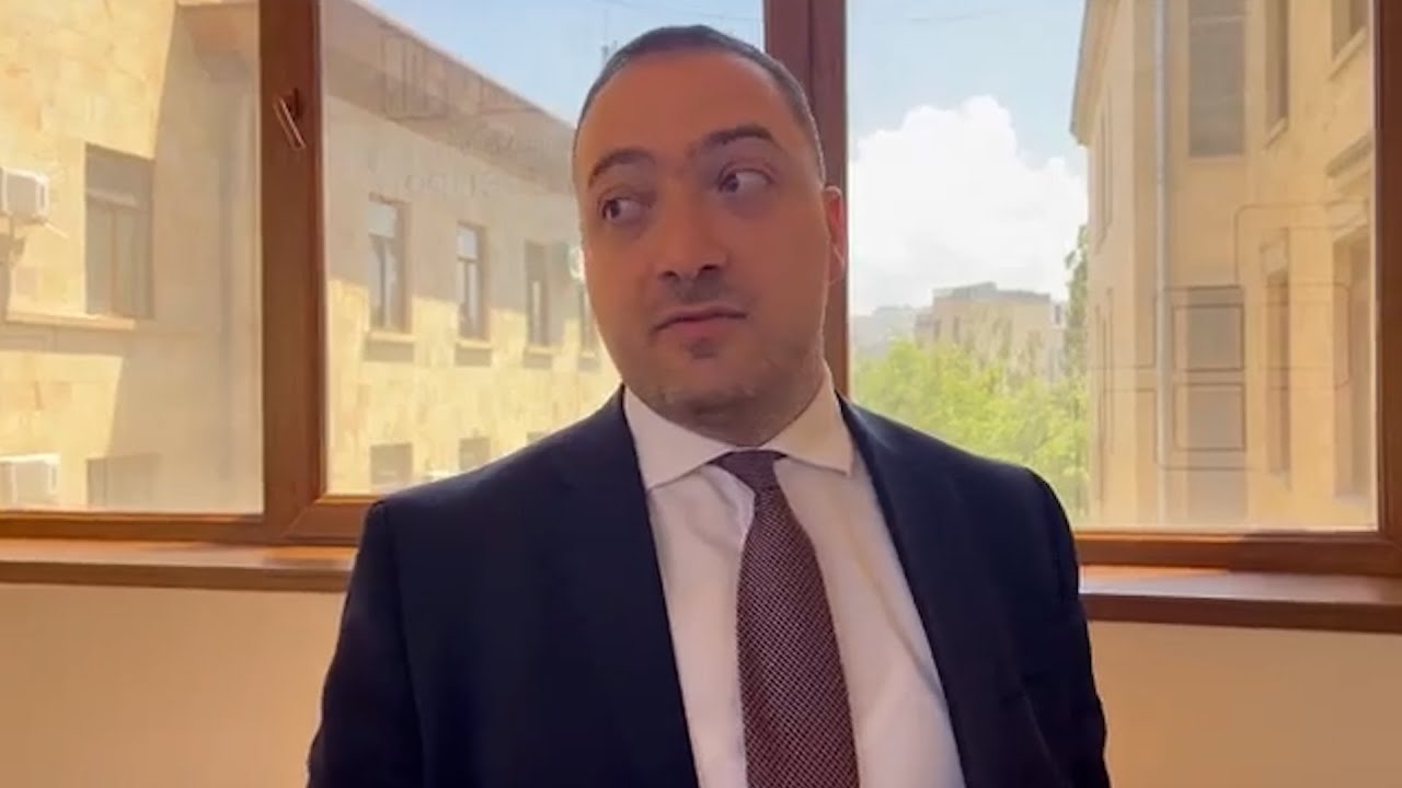 Ինչու էր ԱԳՆ գլխավոր քարտուղարը պոկում շարժման փակցրած պաստառները