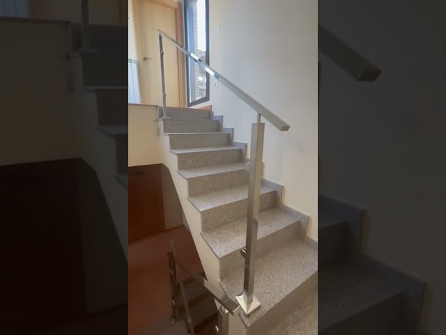 Vídeo relacionado con 2 Piezas Abrazadera de Vidrio de Acero Inoxidable, Soporte de Abrazadera de Vidrio Para Vidrio de 8-12 mm/0,3-0,5" Cristal, Para de Piscina Barandilla de Escalera Balaustrada Balcón Valla (Negro)