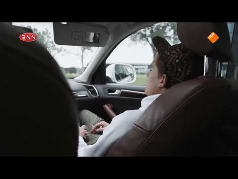 Lil' kleine komt optreden niet binnen! "Mafkees"