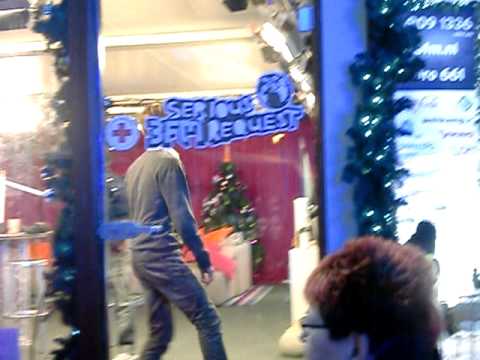 3FM Serious Request 2010, Glazen Huis - Hello!