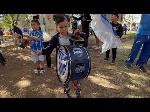"Godoy Cruz y su hinchada en el triunfo ante Gimnasia LP" Barra: La Banda del Expreso &bull; Club: Godoy Cruz